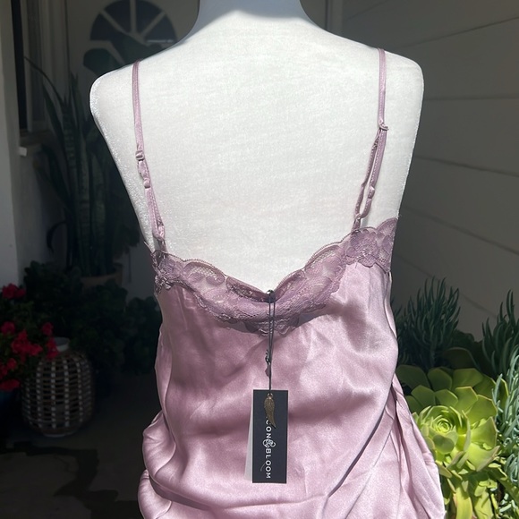 Falcon & Bloom Silk Top - Picture 7 of 11